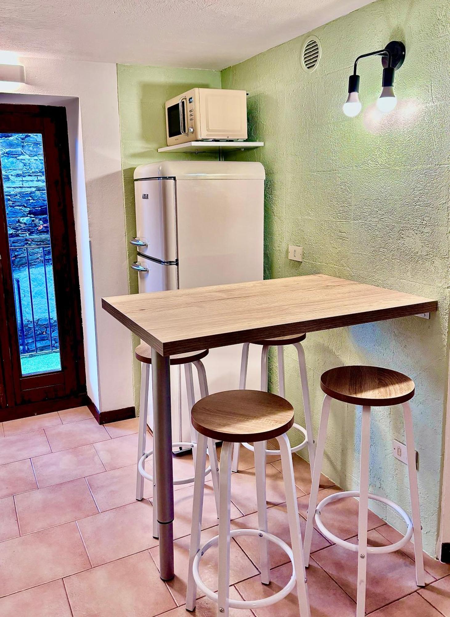 Vittoria Holiday House - Tulip Apartment And Tulip Room ستريزا المظهر الخارجي الصورة
