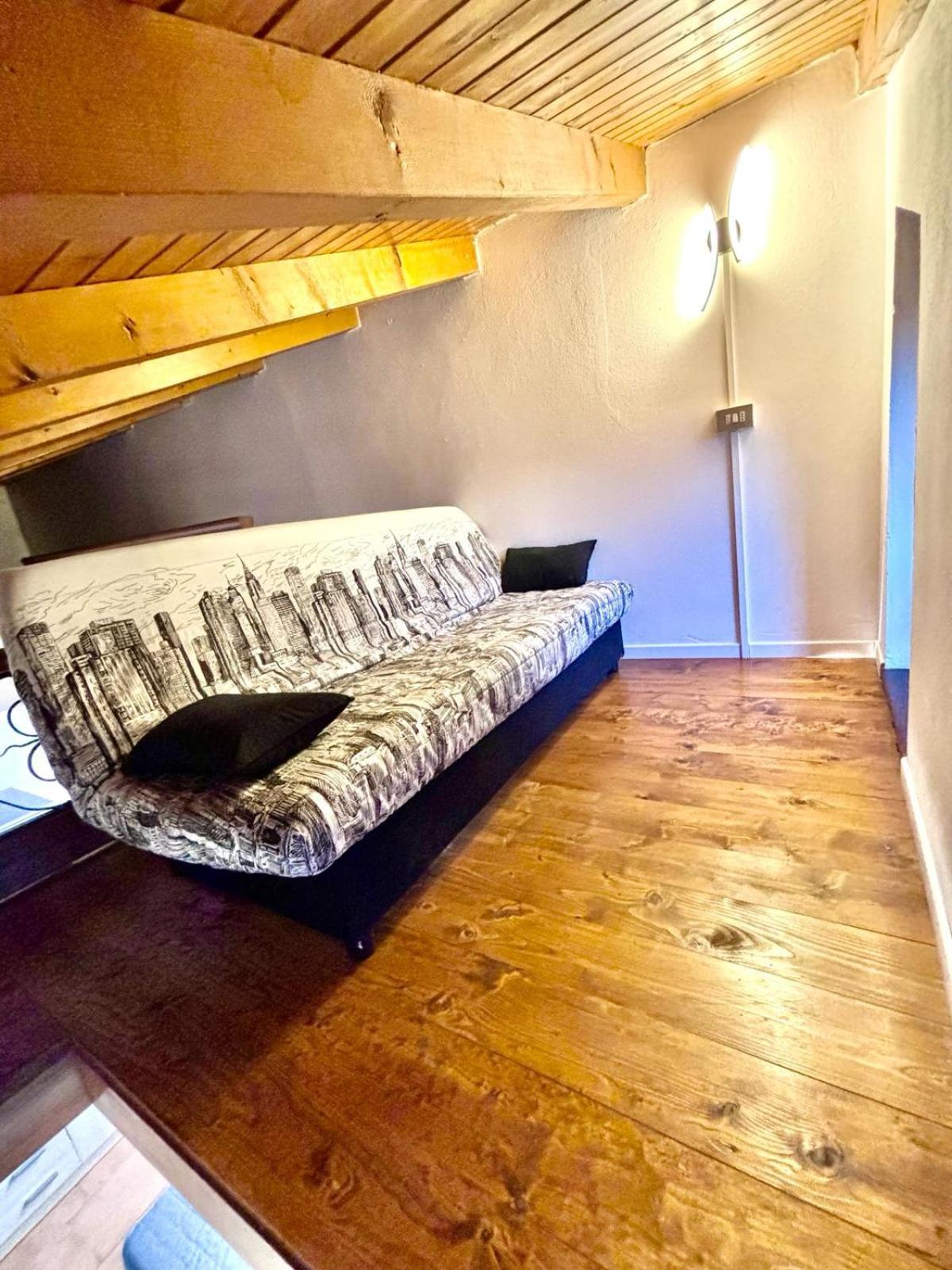 Vittoria Holiday House - Tulip Apartment And Tulip Room ستريزا المظهر الخارجي الصورة