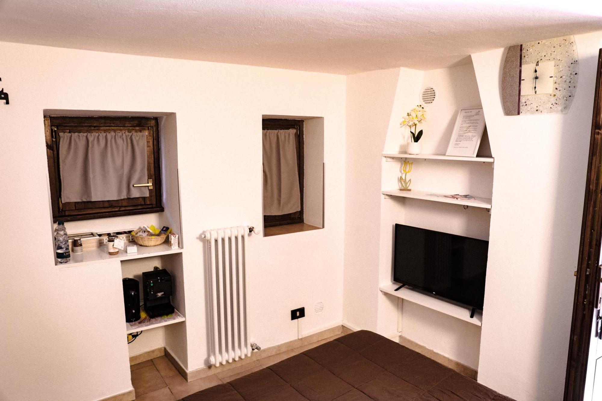 Vittoria Holiday House - Tulip Apartment And Tulip Room ستريزا المظهر الخارجي الصورة