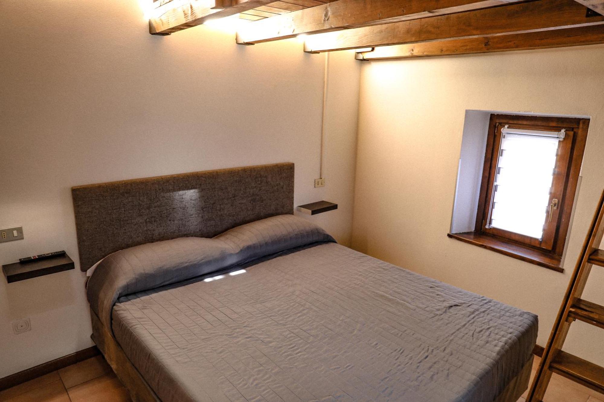 Vittoria Holiday House - Tulip Apartment And Tulip Room ستريزا المظهر الخارجي الصورة