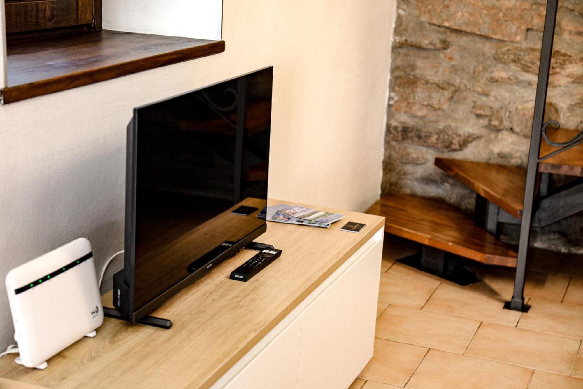 Vittoria Holiday House - Tulip Apartment And Tulip Room ستريزا المظهر الخارجي الصورة