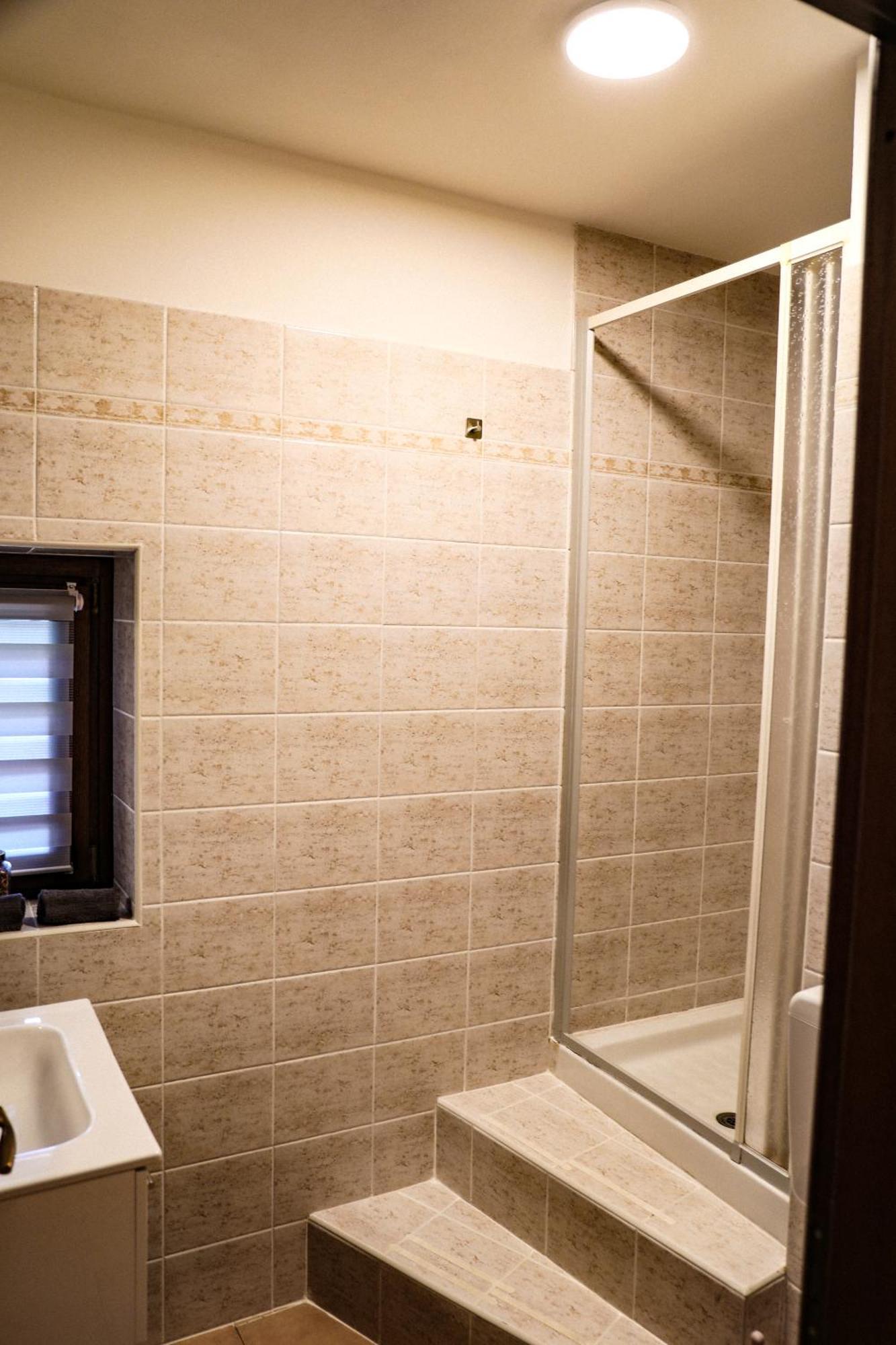 Vittoria Holiday House - Tulip Apartment And Tulip Room ستريزا المظهر الخارجي الصورة