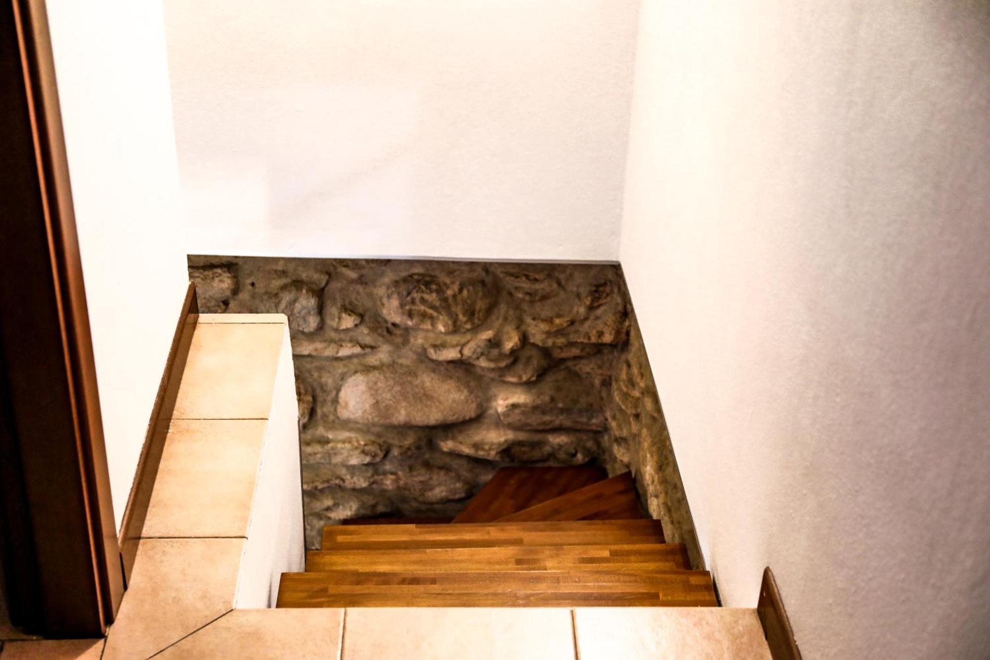 Vittoria Holiday House - Tulip Apartment And Tulip Room ستريزا المظهر الخارجي الصورة