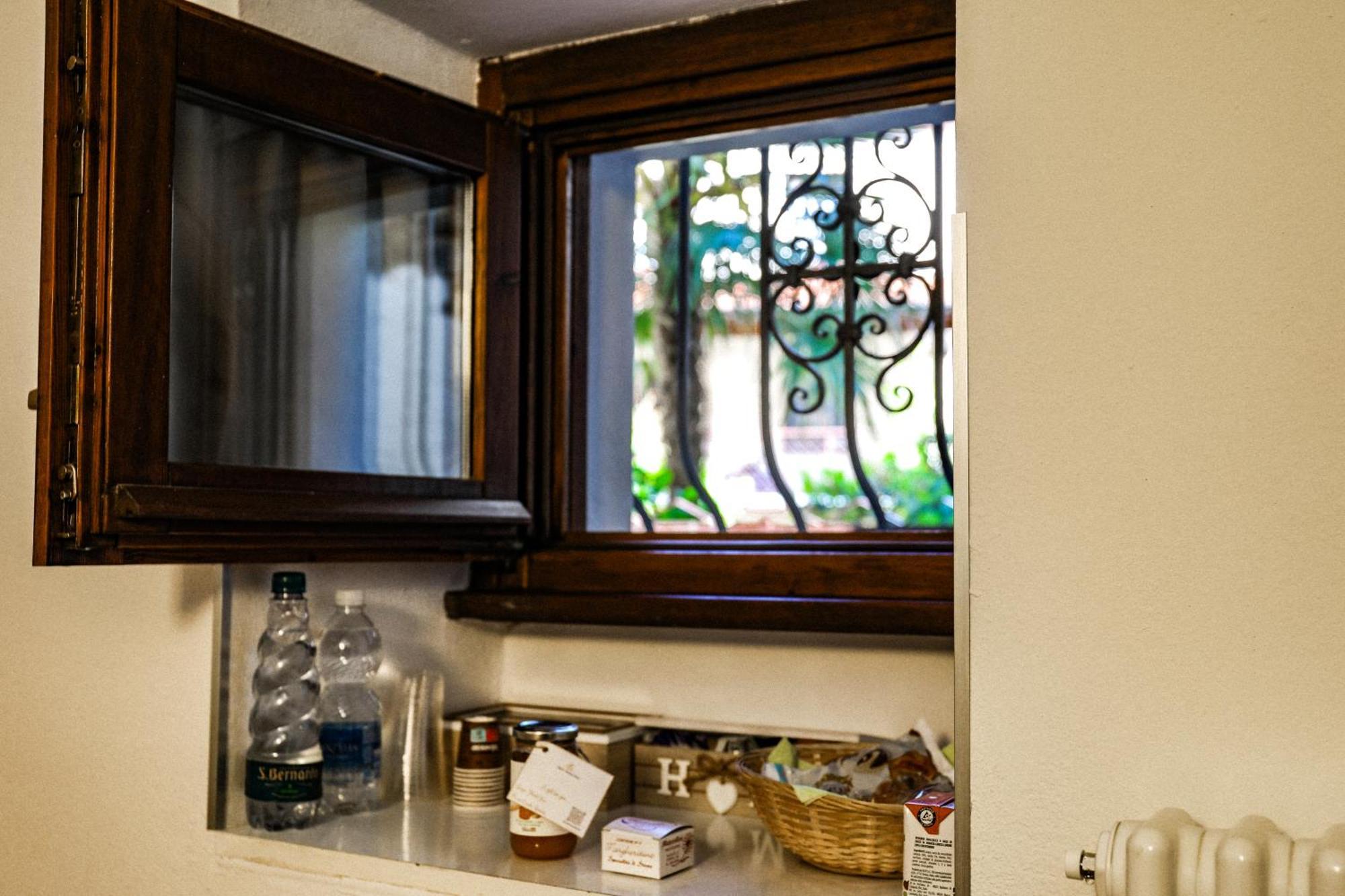 Vittoria Holiday House - Tulip Apartment And Tulip Room ستريزا المظهر الخارجي الصورة