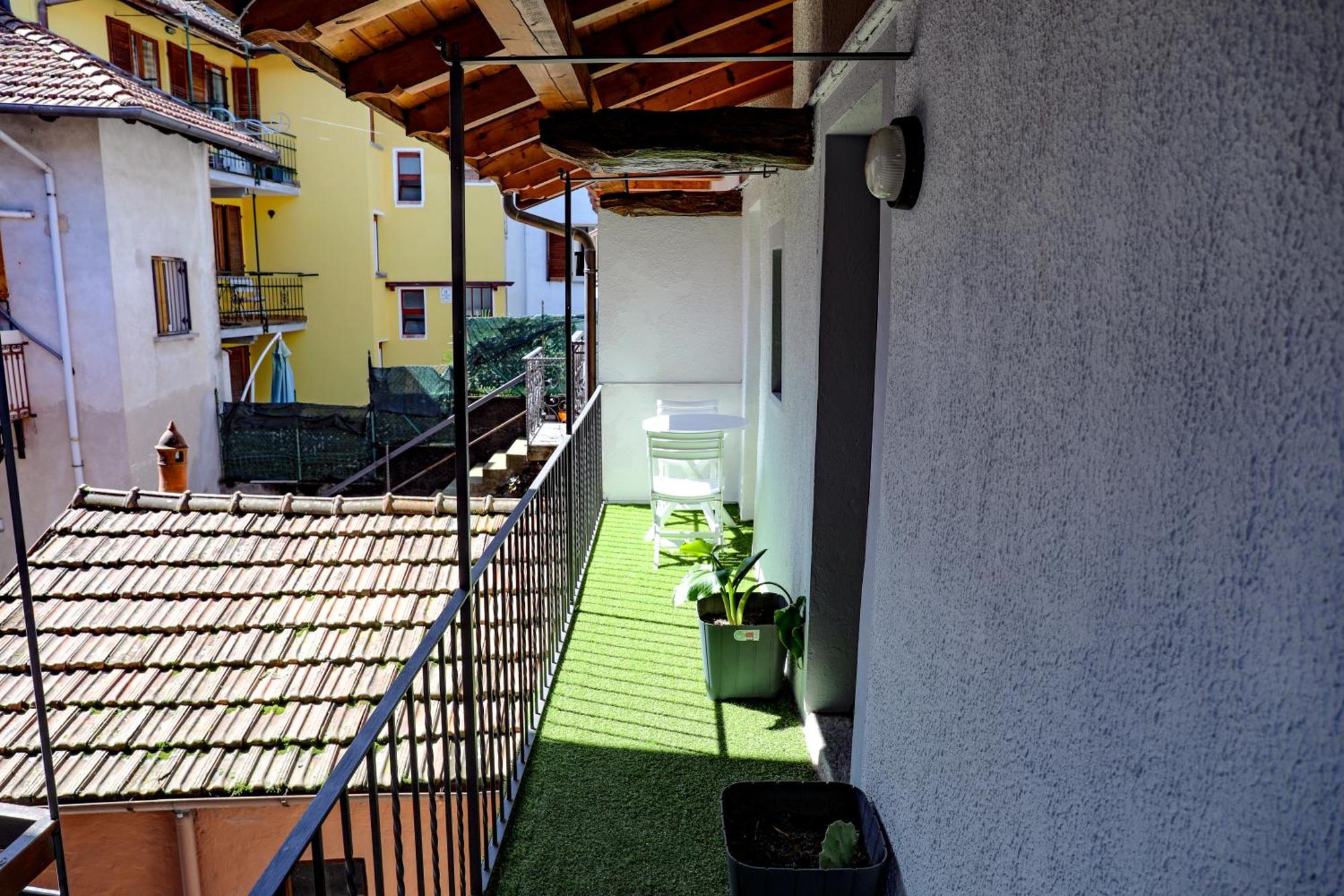 Vittoria Holiday House - Tulip Apartment And Tulip Room ستريزا المظهر الخارجي الصورة